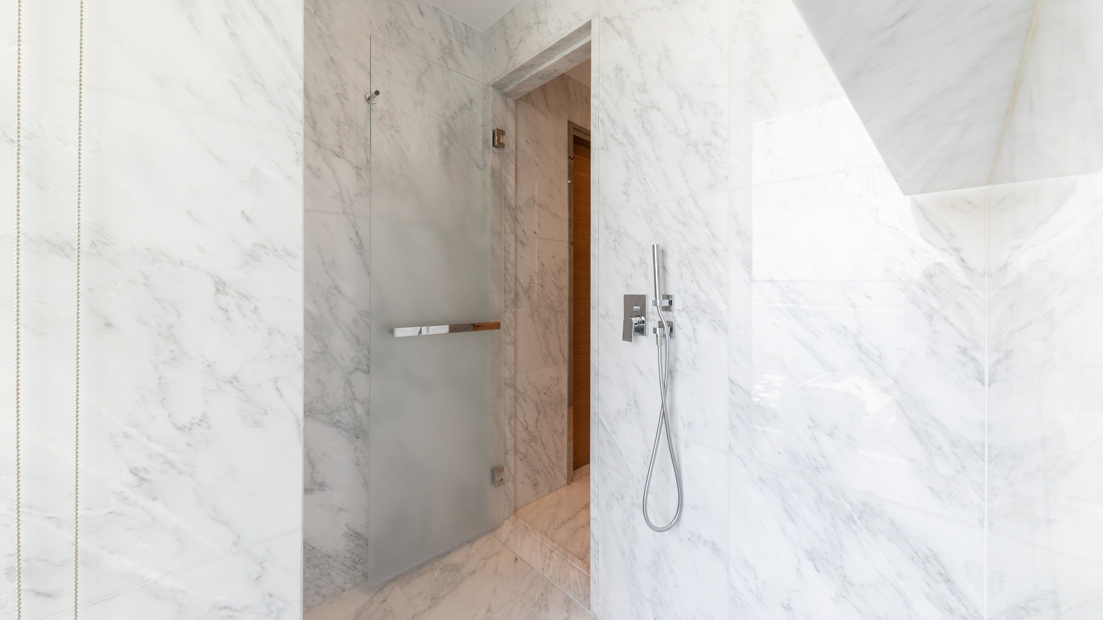 The Royal Atlantis three-bedroom Sky Court duplex — property photograph 4