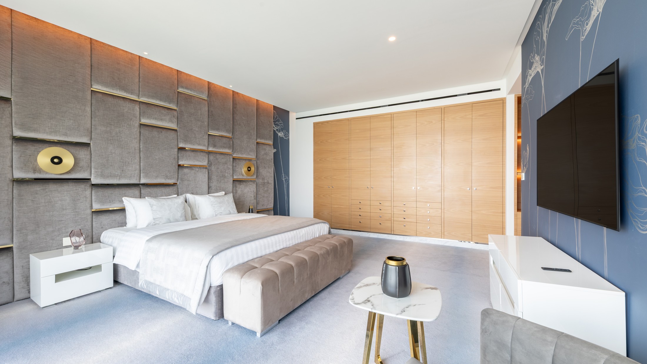 The Royal Atlantis three-bedroom Sky Court duplex — property photograph 5