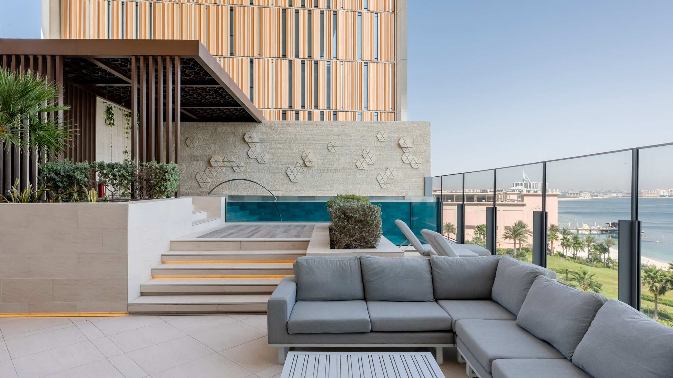 The Royal Atlantis three-bedroom Sky Court duplex — property photograph 7